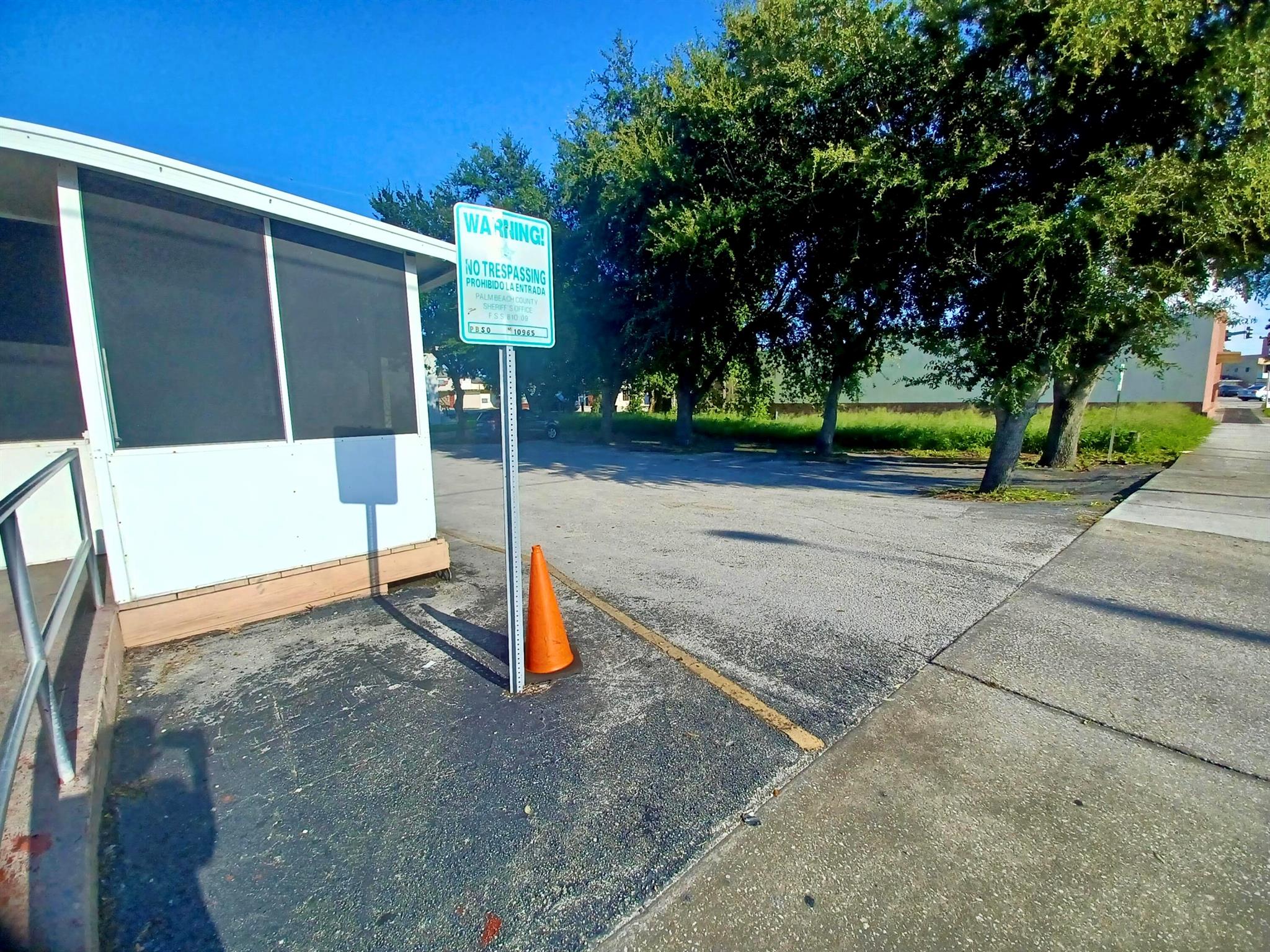 MC LARTYS - Commercial Sale