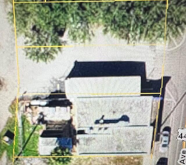 MC LARTYS - Commercial Sale