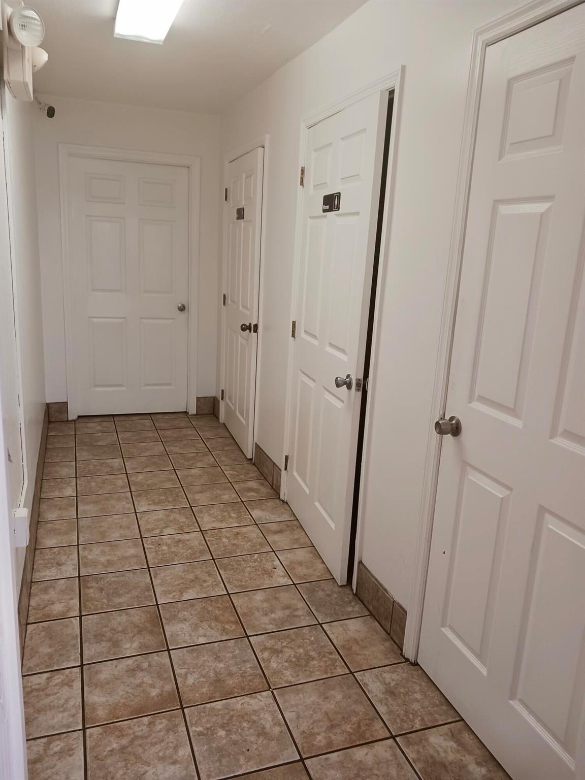 MC LARTYS - Commercial Sale