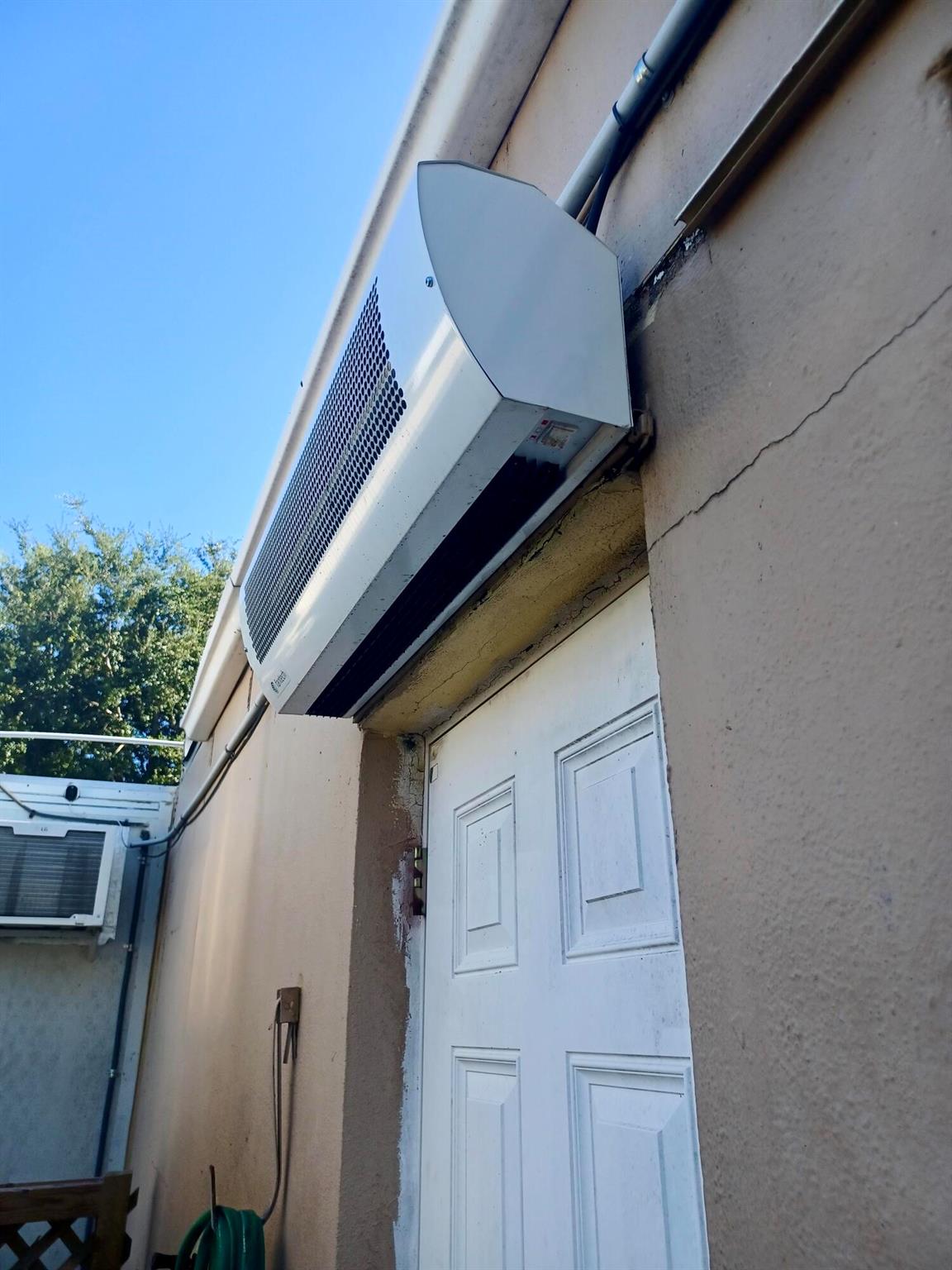 MC LARTYS - Commercial Sale