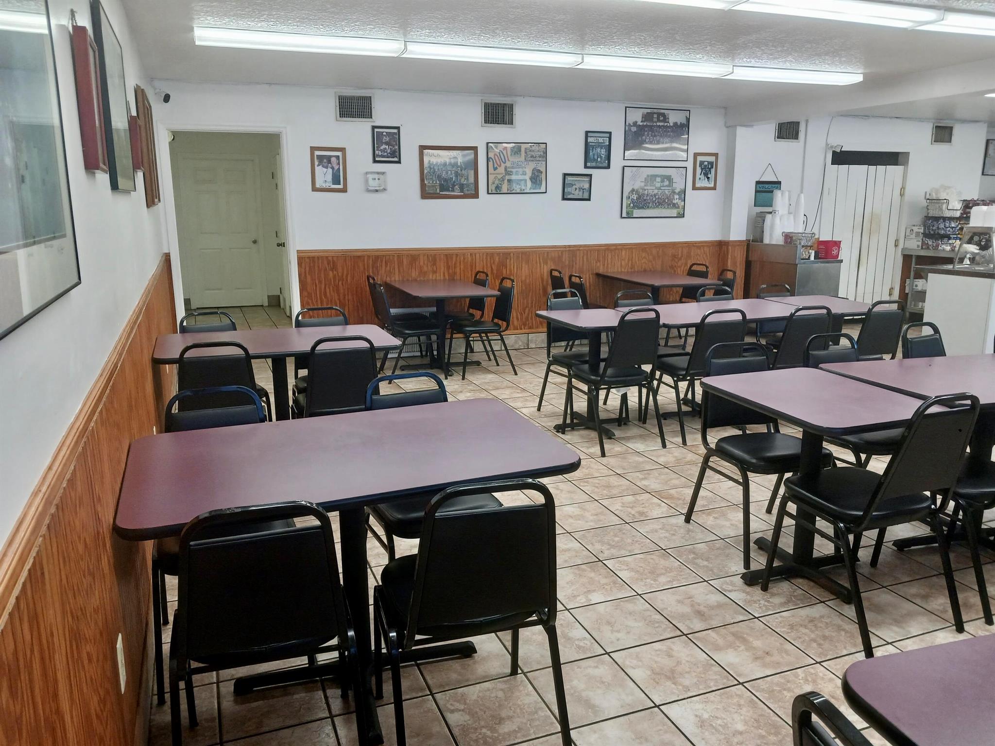 MC LARTYS - Commercial Sale