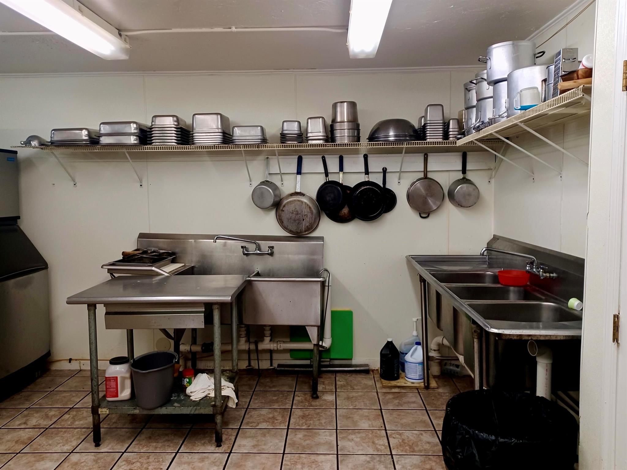 MC LARTYS - Commercial Sale