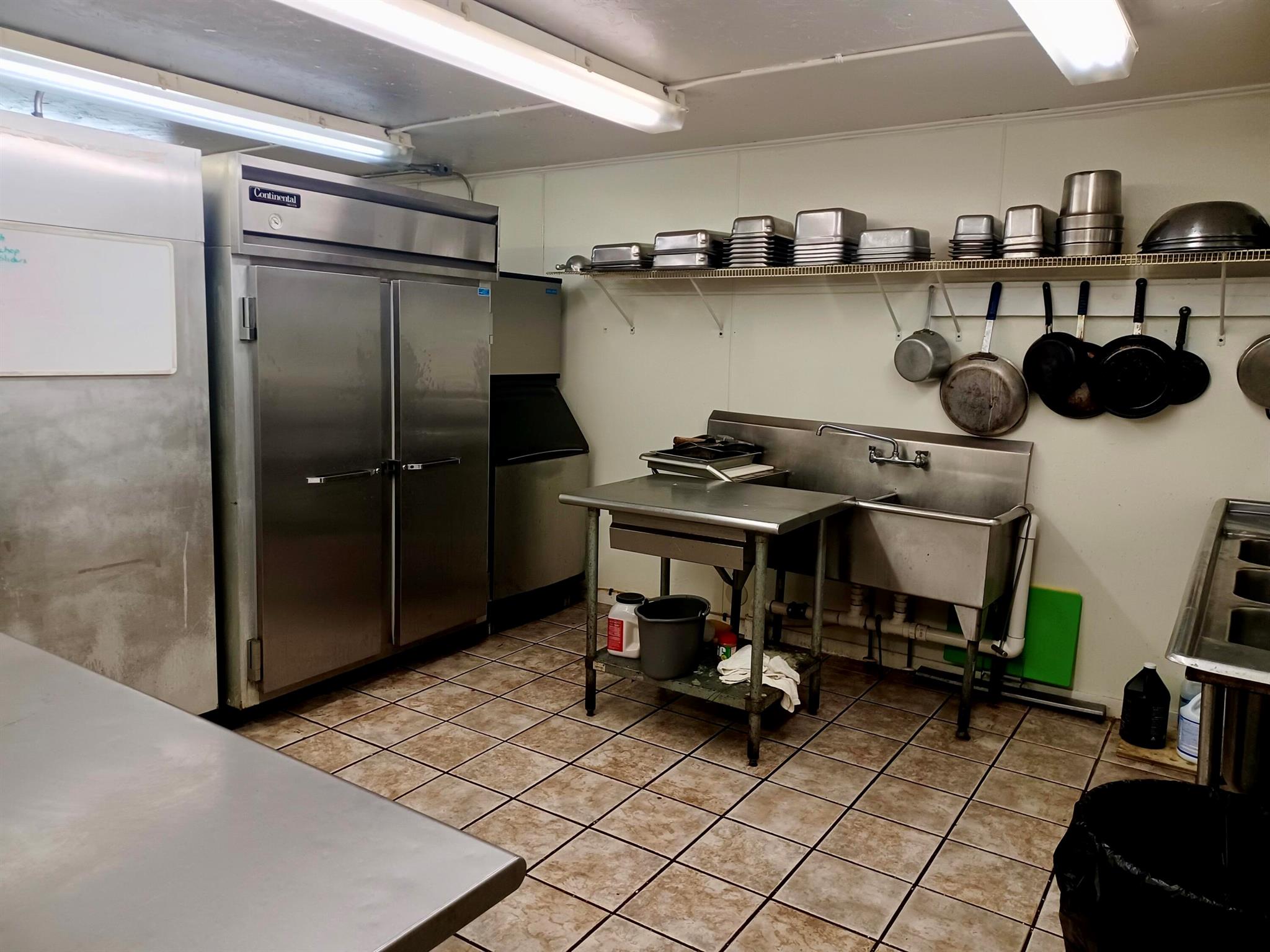 MC LARTYS - Commercial Sale