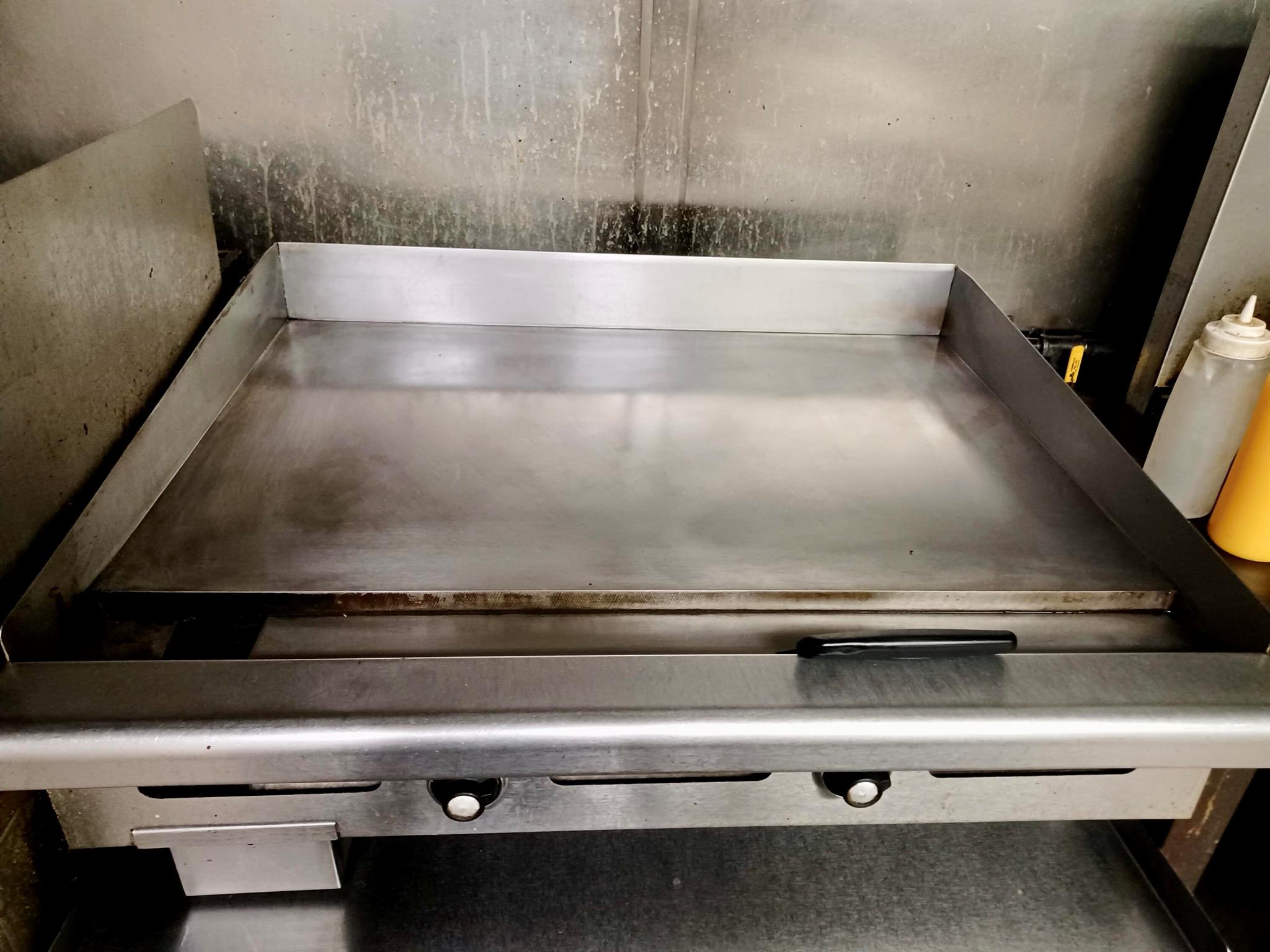 MC LARTYS - Commercial Sale