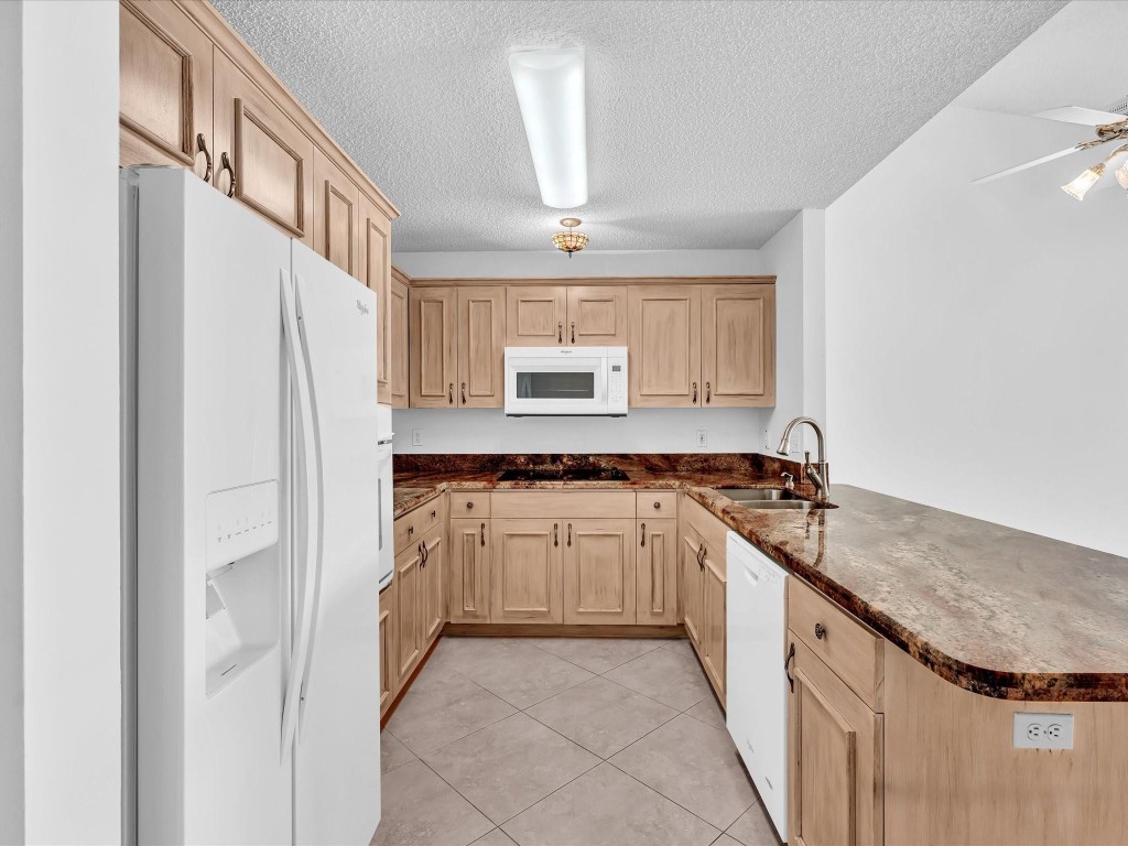 Coral Palms/Woodland Lake - Residential