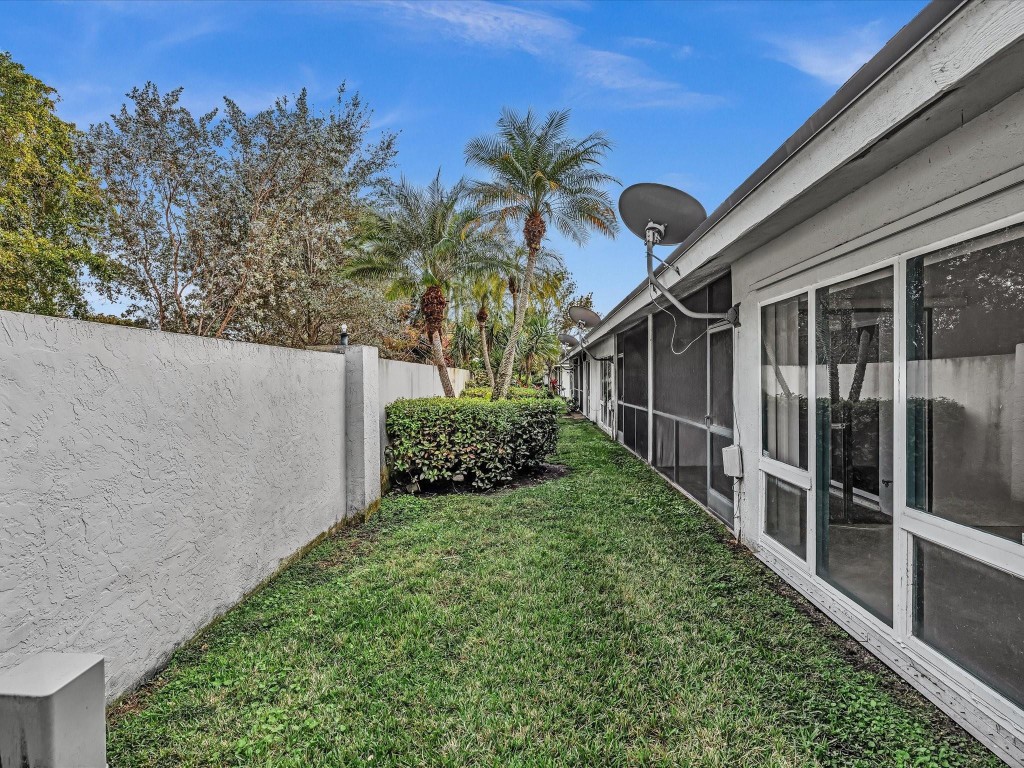 Coral Palms/Woodland Lake - Residential