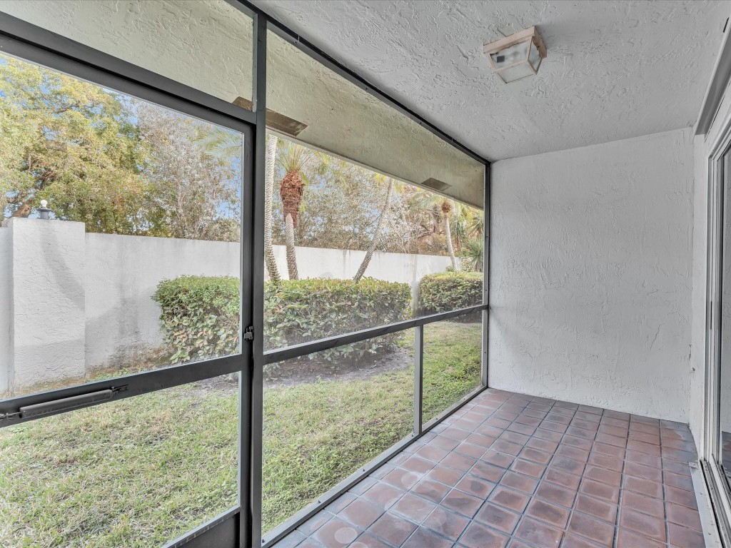 Coral Palms/Woodland Lake - Residential