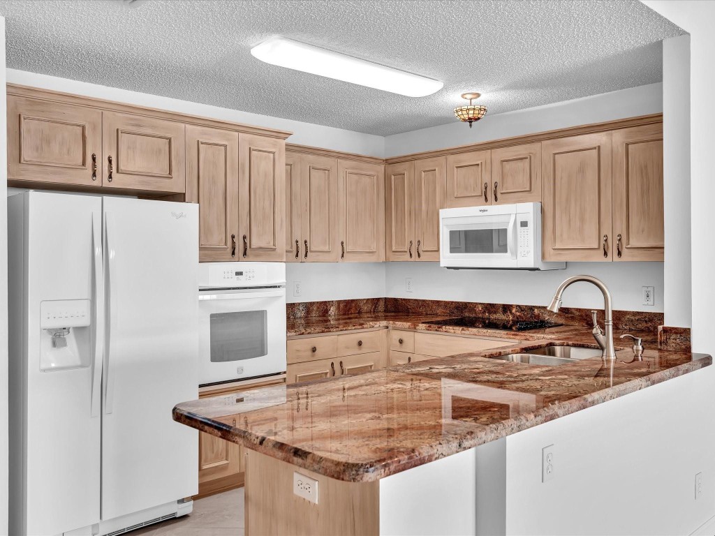 Coral Palms/Woodland Lake - Residential