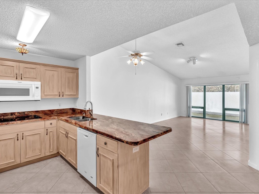 Coral Palms/Woodland Lake - Residential