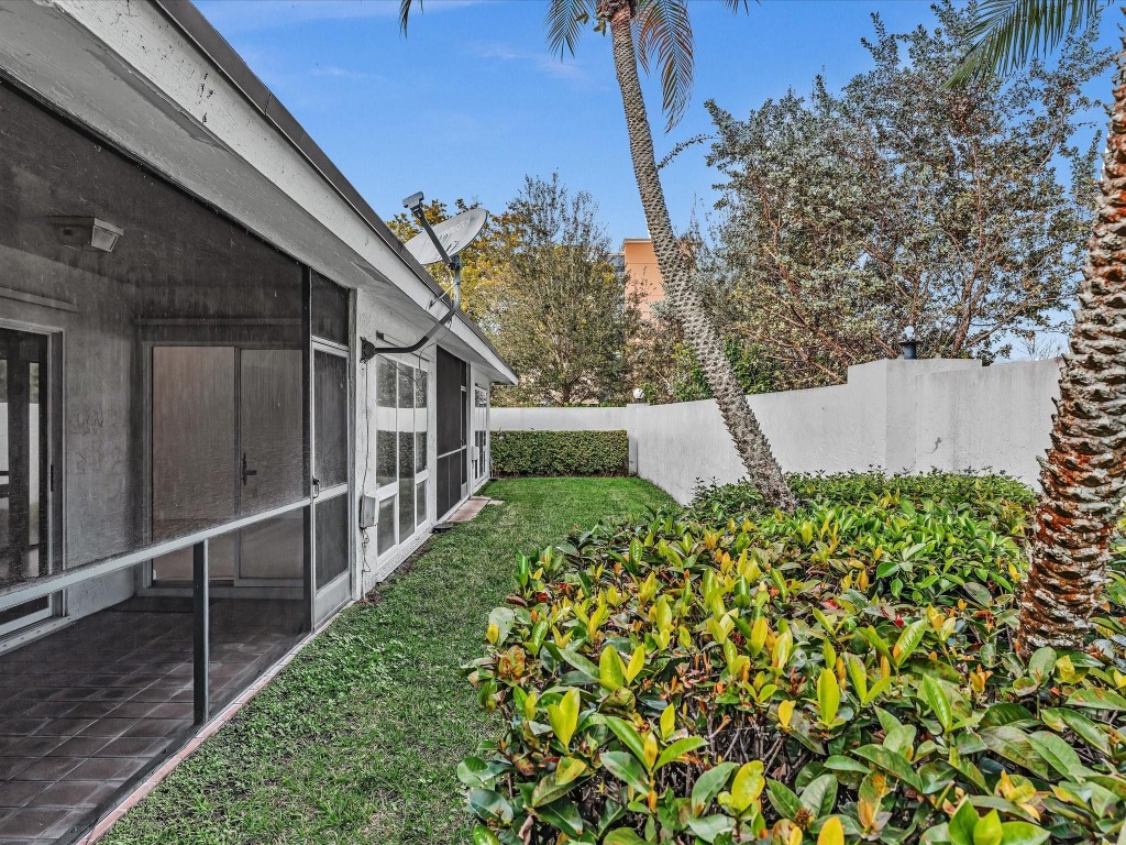 Coral Palms/Woodland Lake - Residential