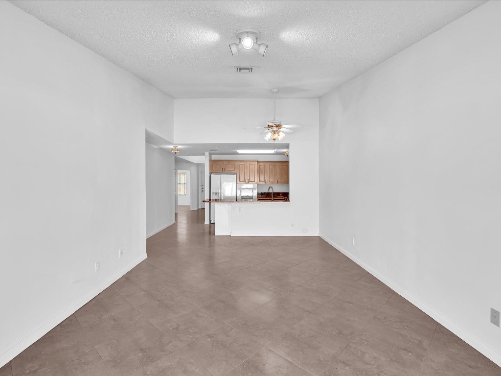 Coral Palms/Woodland Lake - Residential