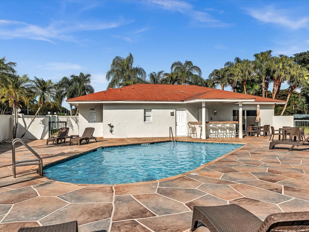 Coral Palms/Woodland Lake - Residential