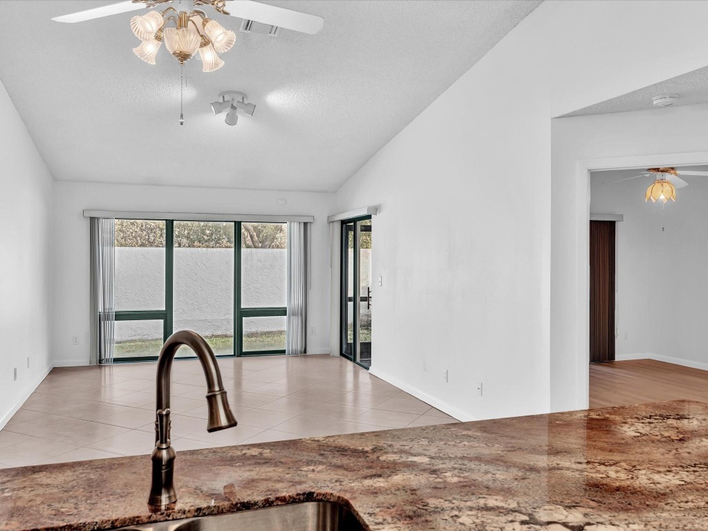 Coral Palms/Woodland Lake - Residential