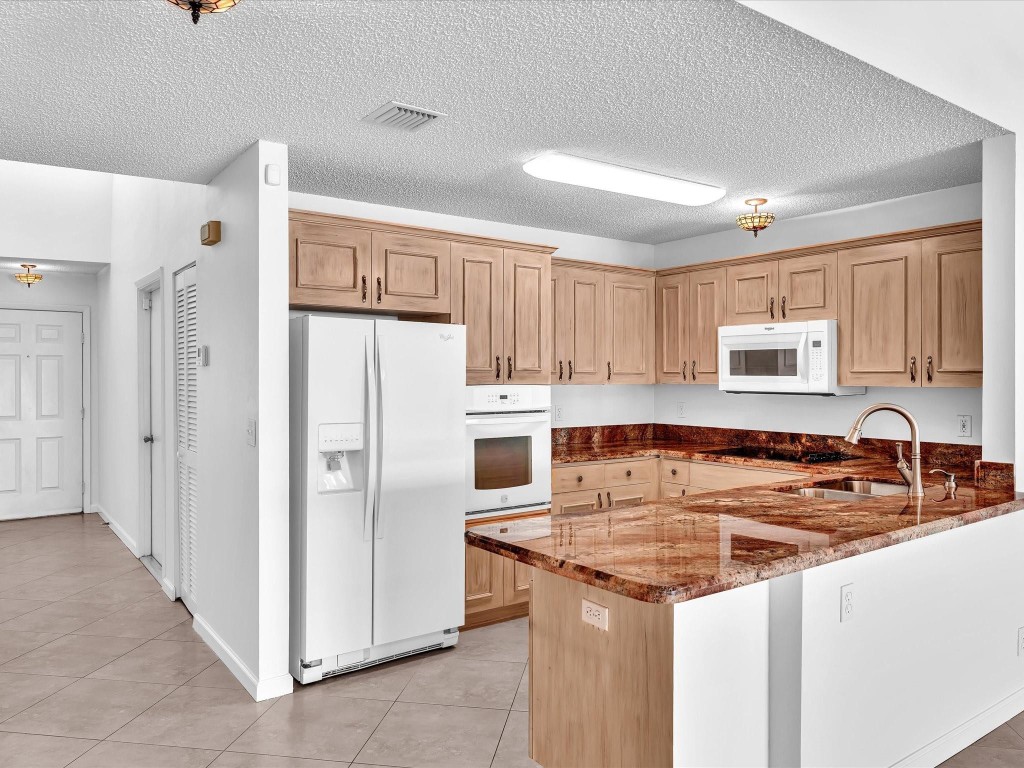 Coral Palms/Woodland Lake - Residential