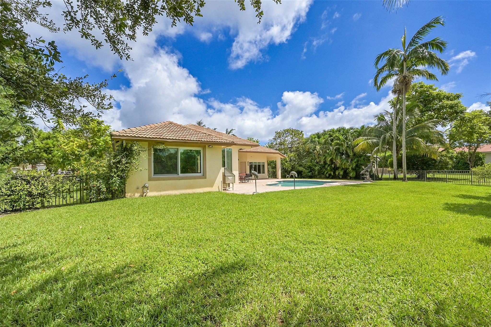 Pinehurst Woods 166-14 B - Residential