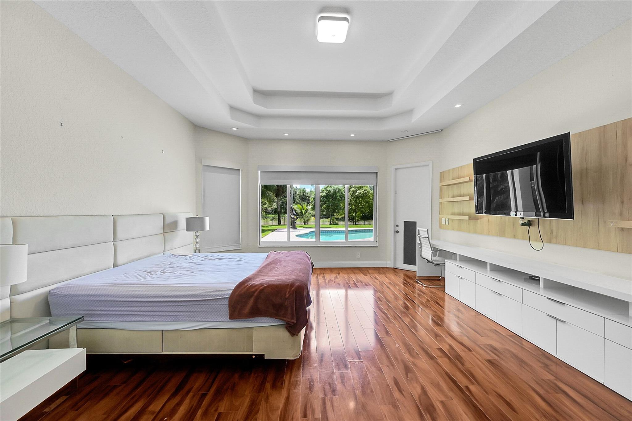 Pinehurst Woods 166-14 B - Residential