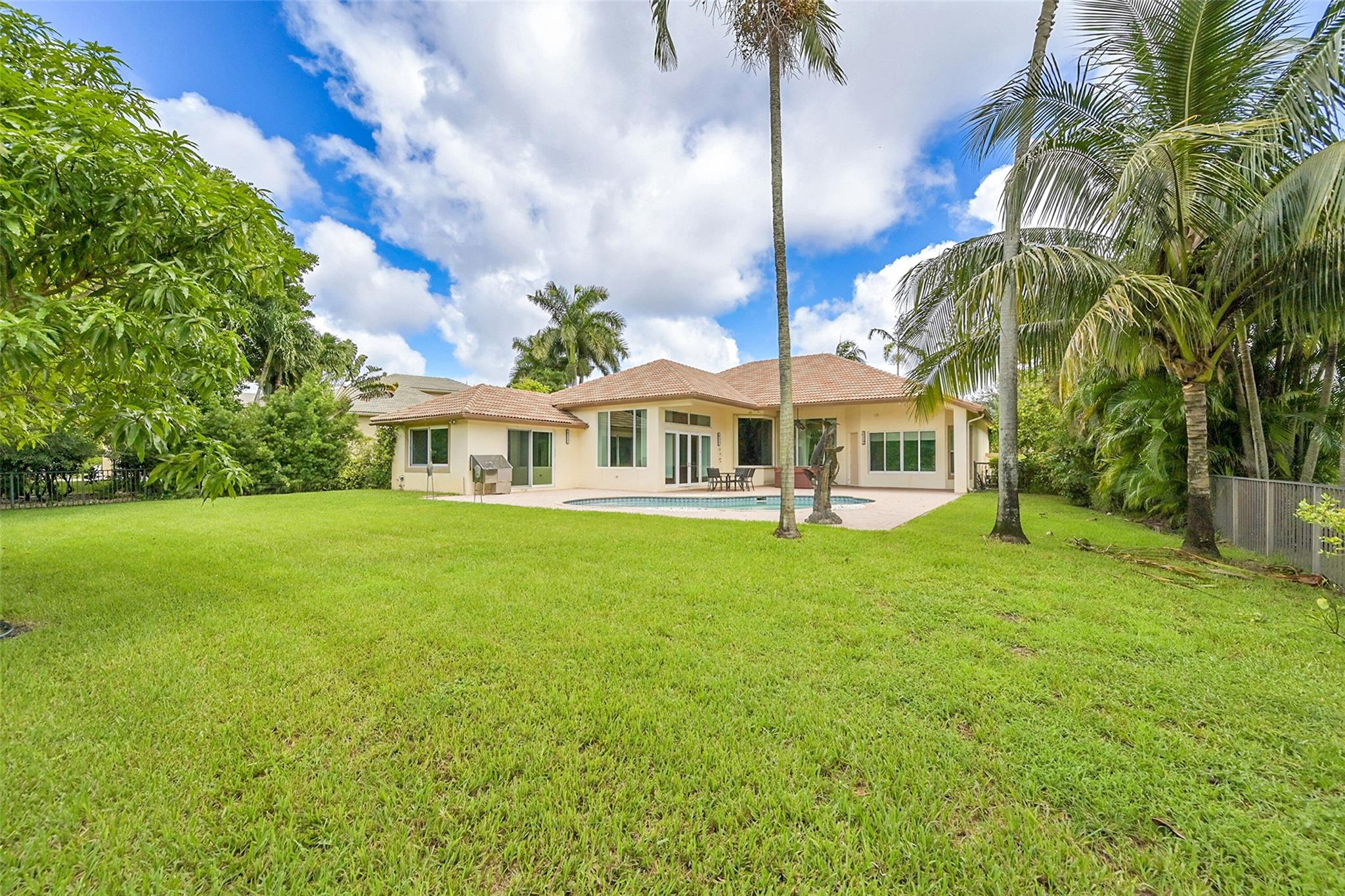 Pinehurst Woods 166-14 B - Residential