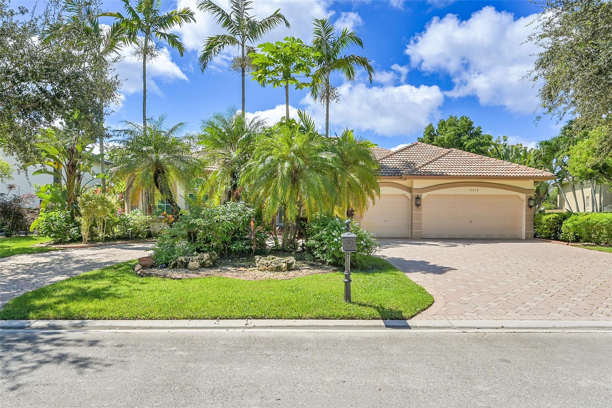 Pinehurst Woods 166-14 B - Residential