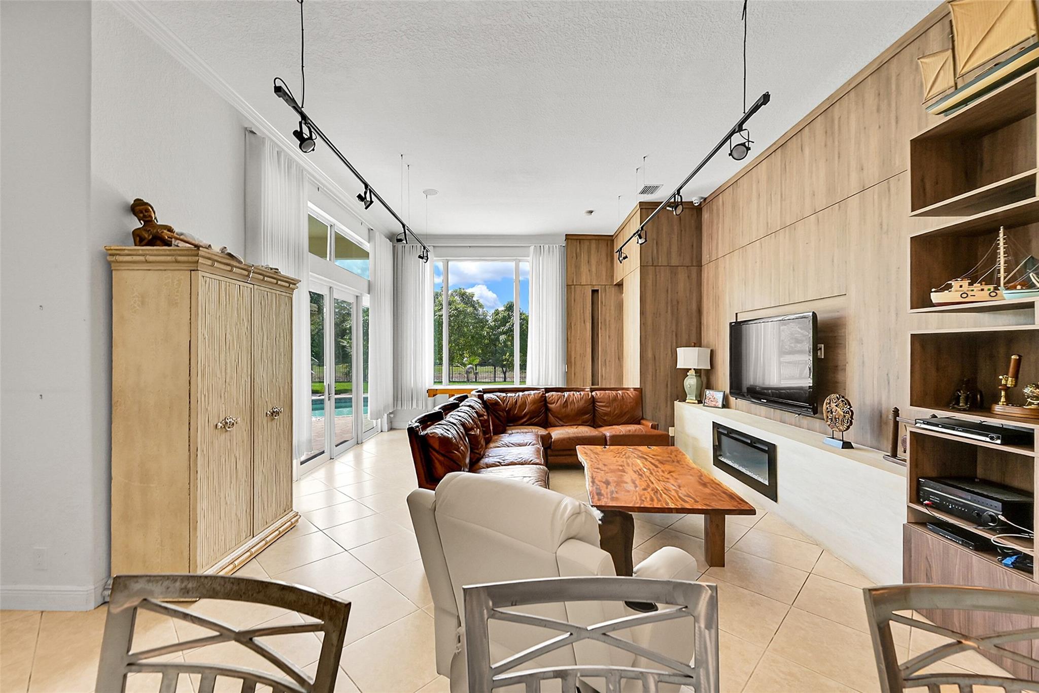 Pinehurst Woods 166-14 B - Residential
