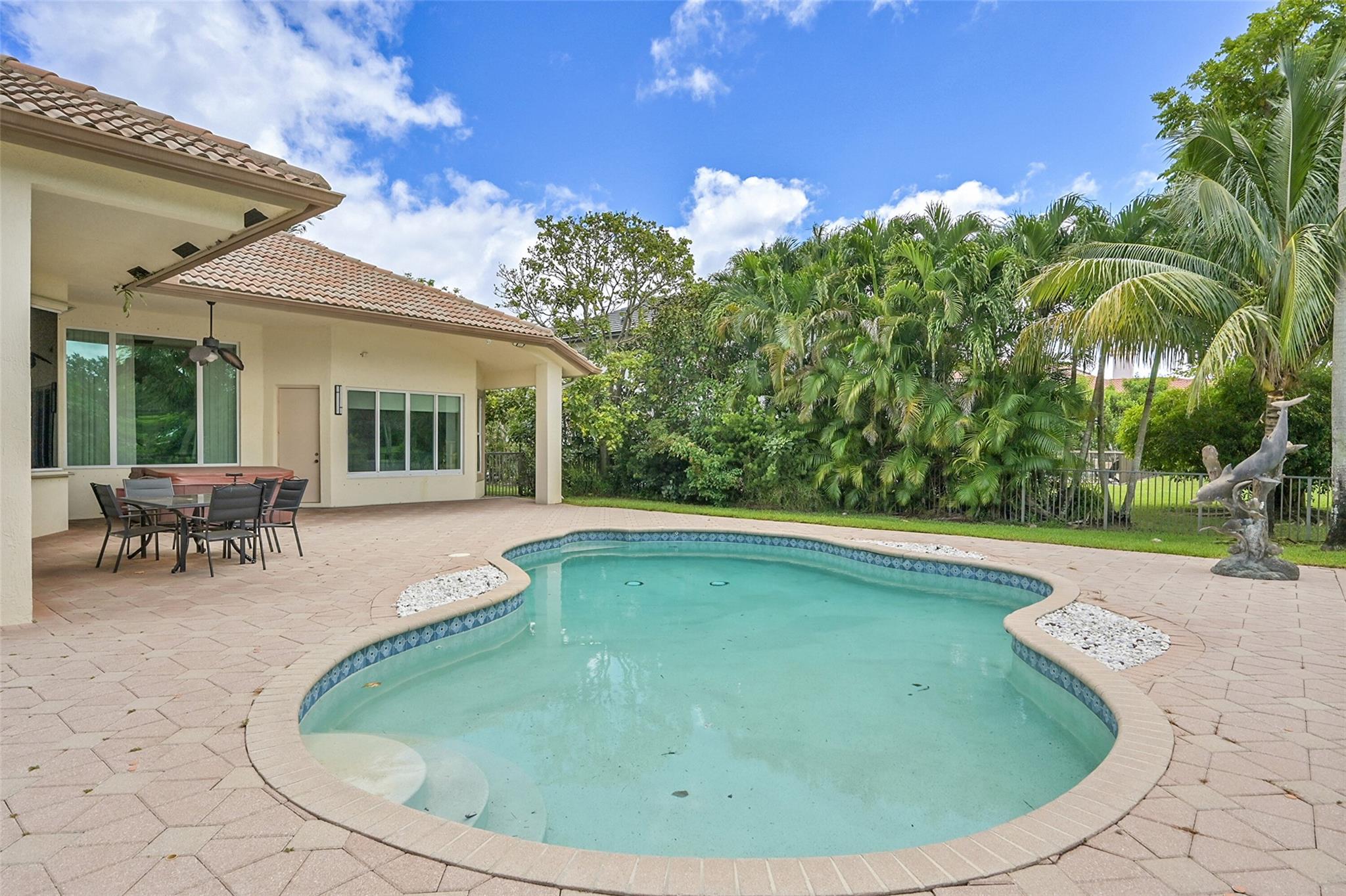 Pinehurst Woods 166-14 B - Residential