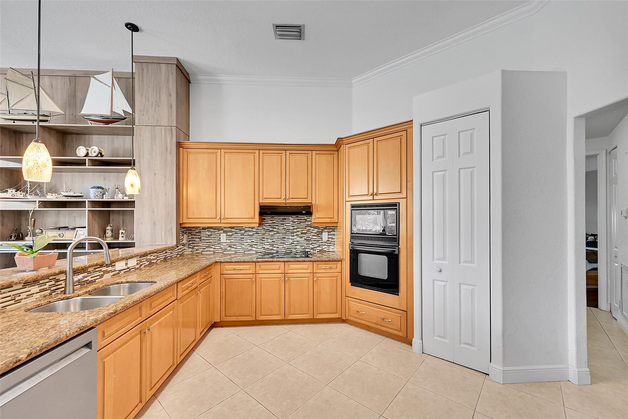 Pinehurst Woods 166-14 B - Residential