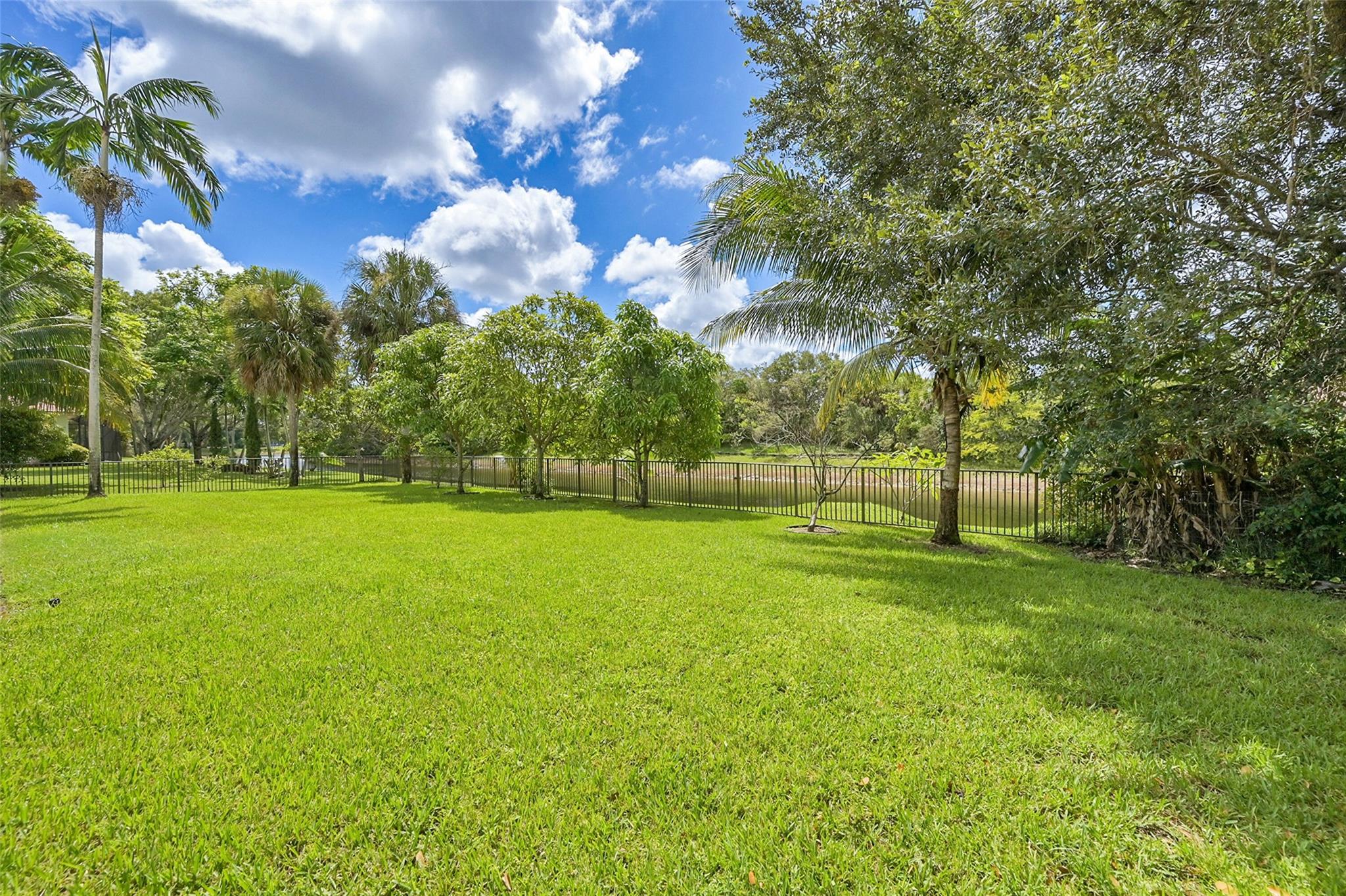 Pinehurst Woods 166-14 B - Residential