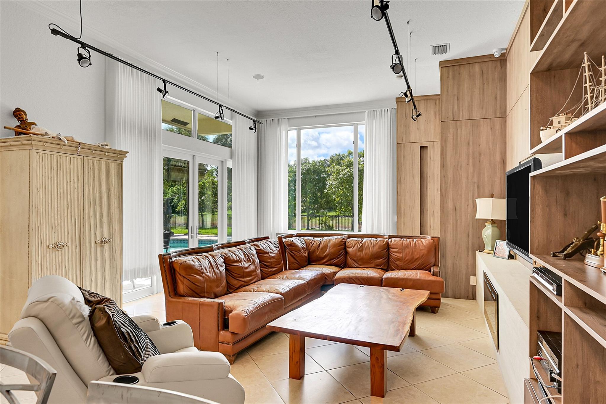 Pinehurst Woods 166-14 B - Residential