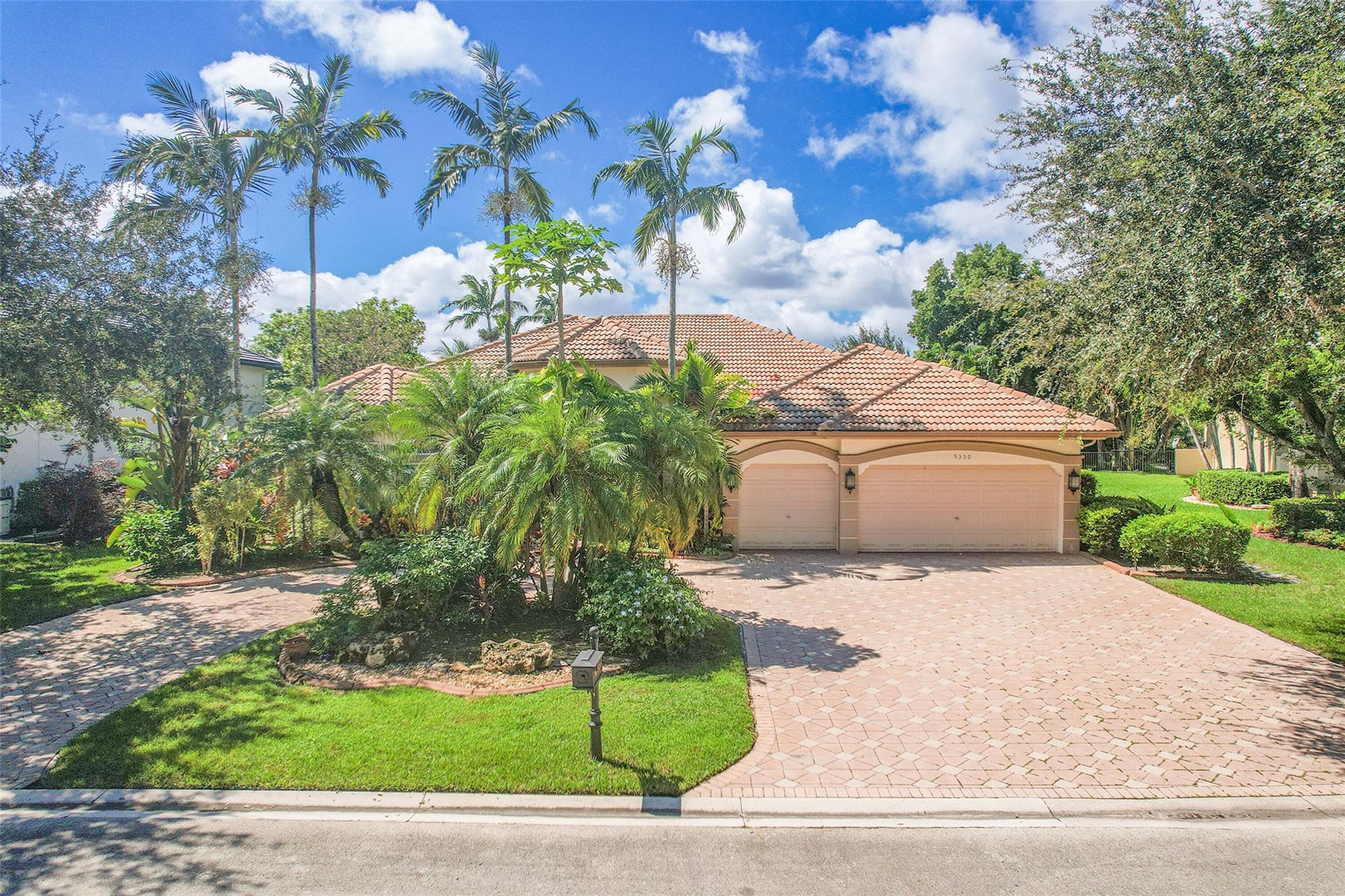 Pinehurst Woods 166-14 B - Residential