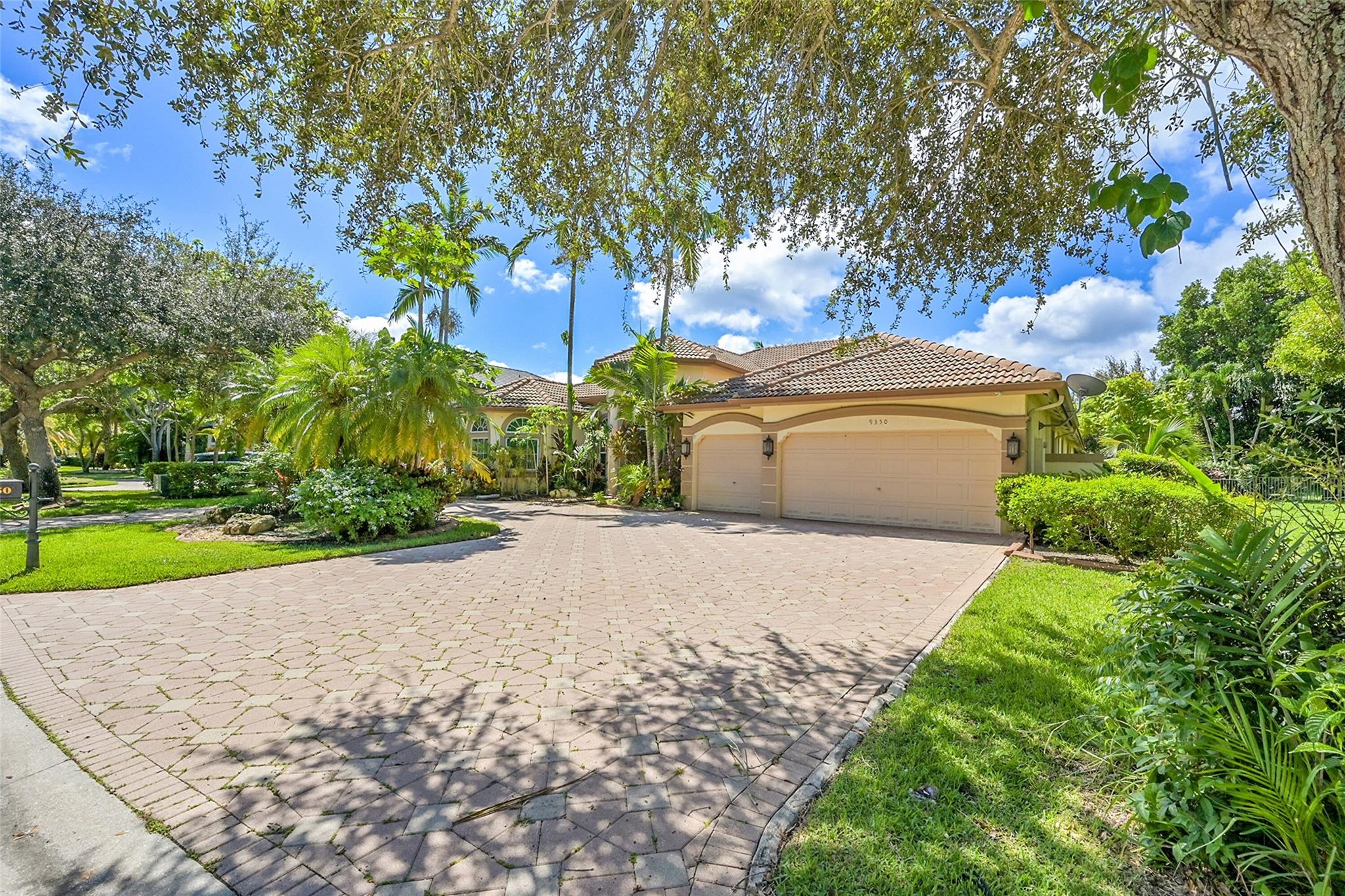 Pinehurst Woods 166-14 B - Residential