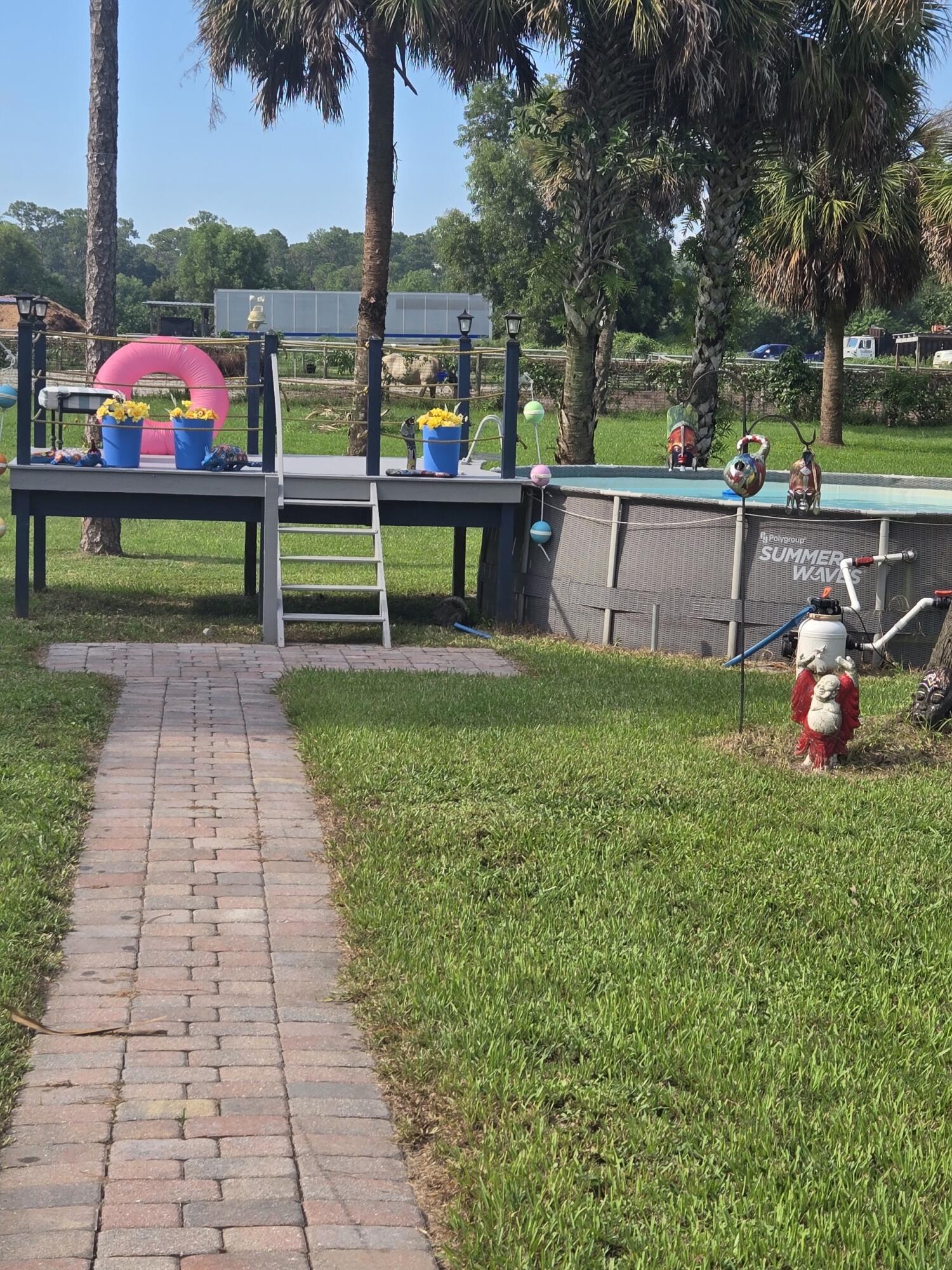 LOXAHATCHEE GROVES - Residential