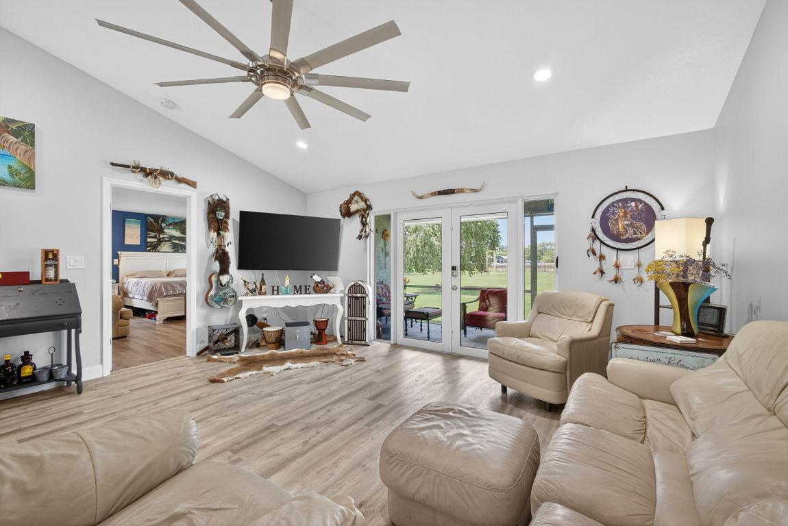 LOXAHATCHEE GROVES - Residential