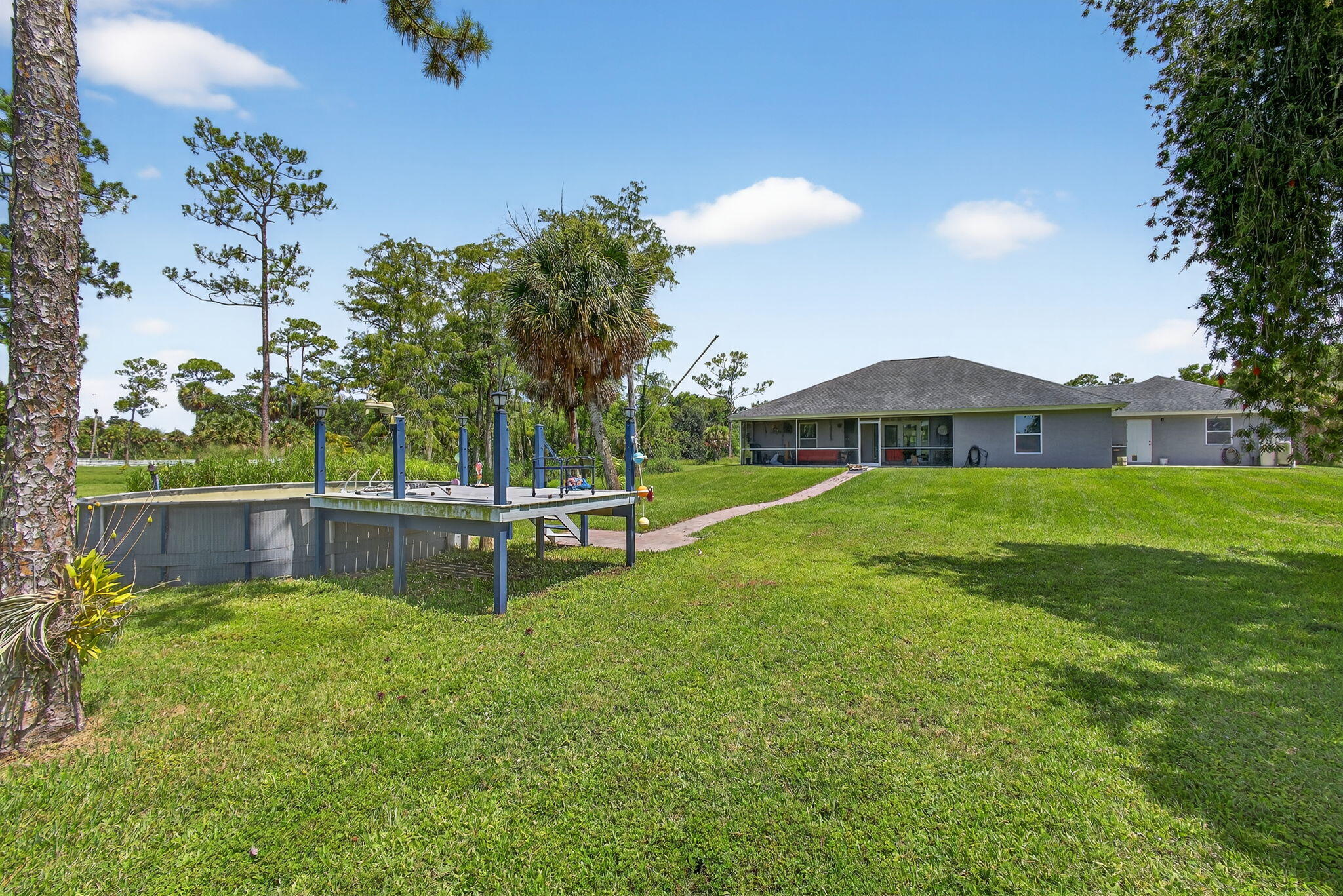 LOXAHATCHEE GROVES - Residential
