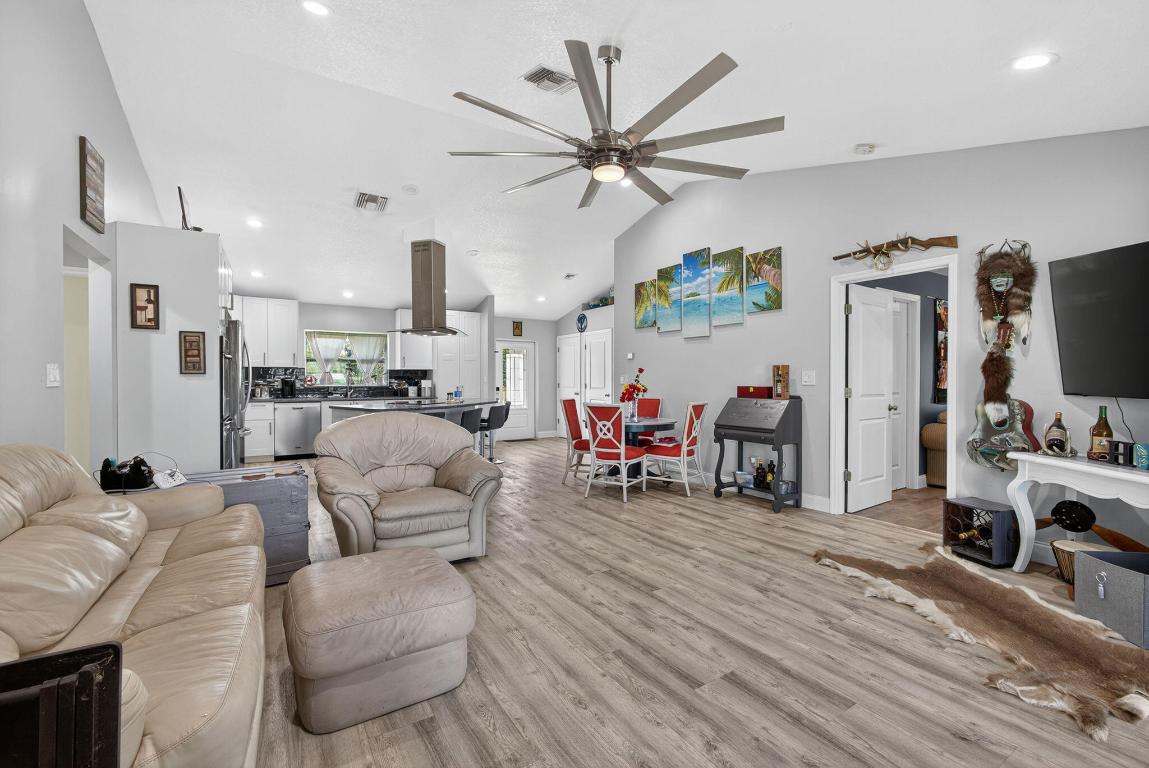 LOXAHATCHEE GROVES - Residential