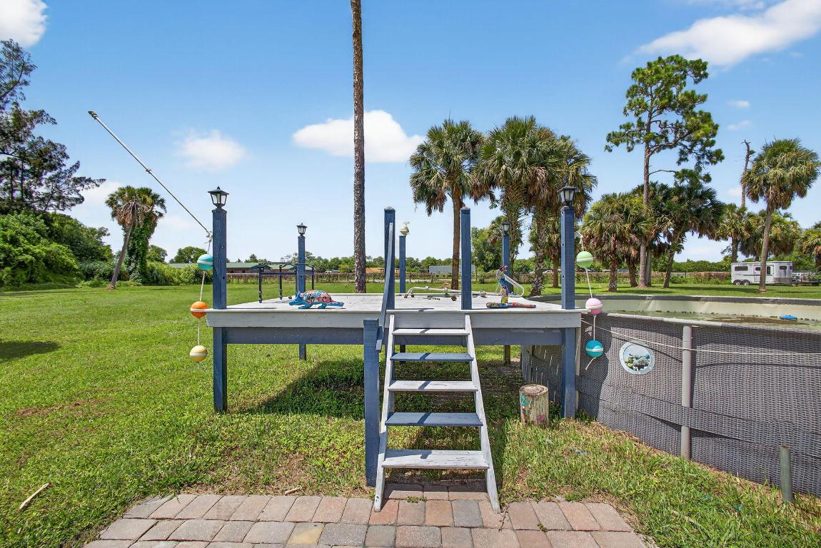 LOXAHATCHEE GROVES - Residential