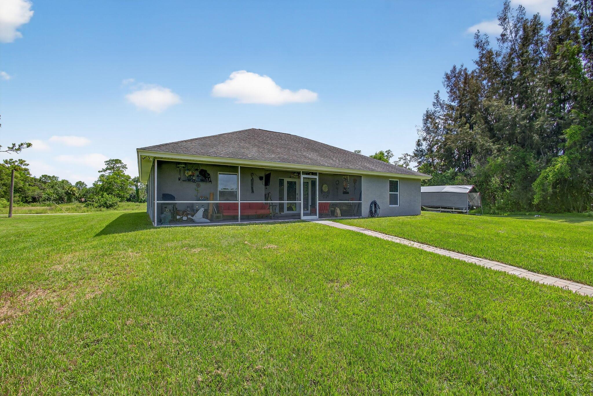 LOXAHATCHEE GROVES - Residential