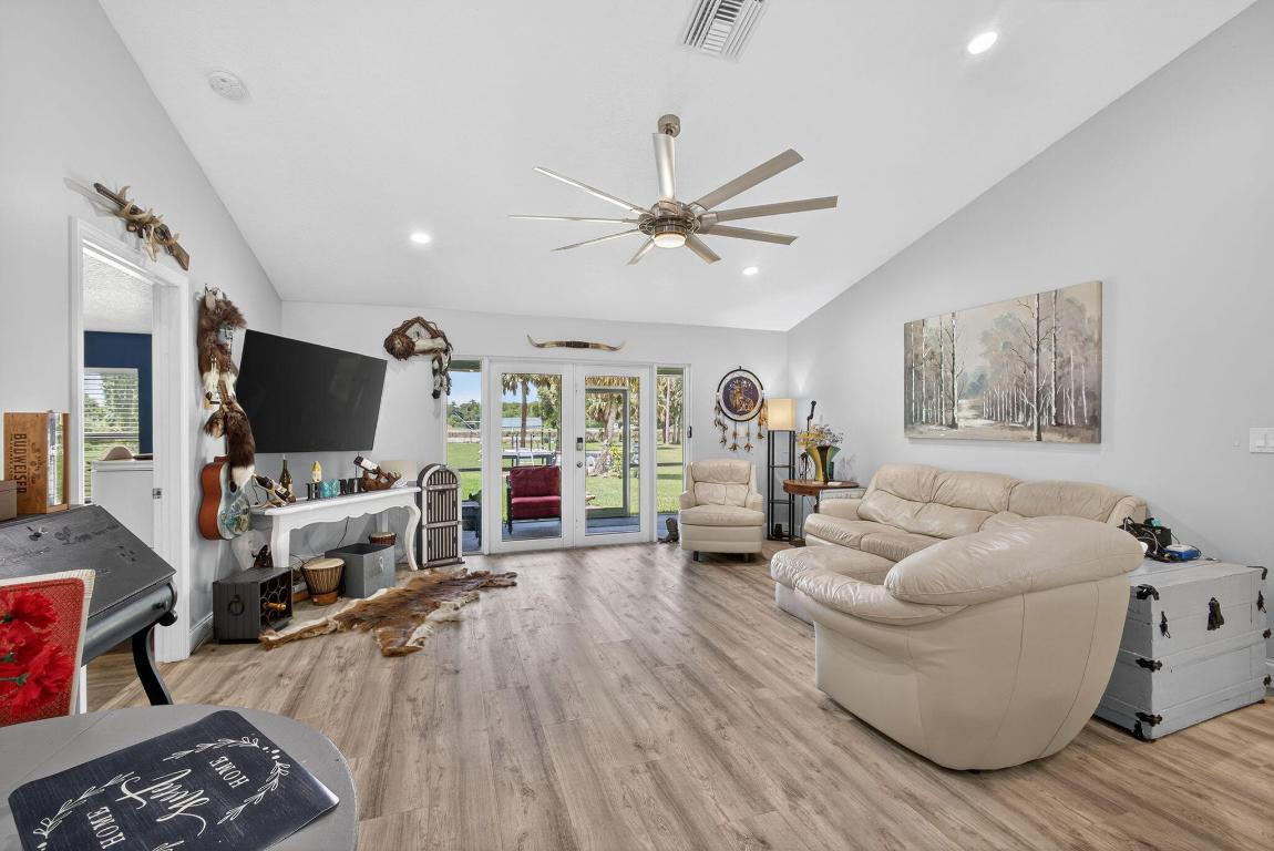 LOXAHATCHEE GROVES - Residential