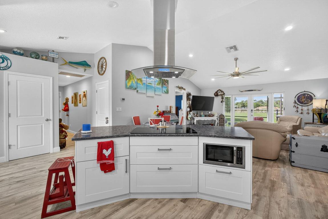 LOXAHATCHEE GROVES - Residential