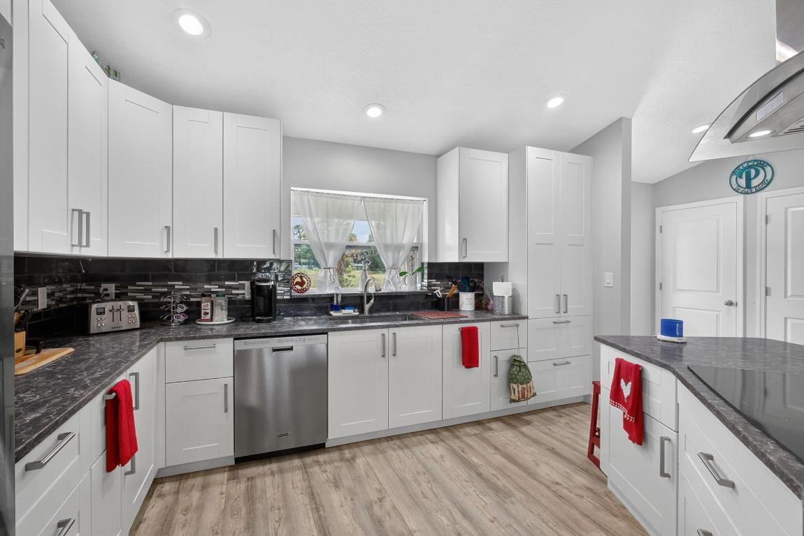 LOXAHATCHEE GROVES - Residential