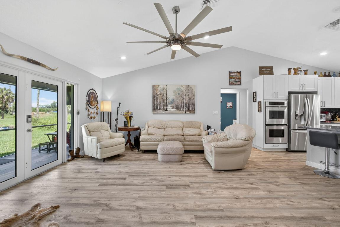 LOXAHATCHEE GROVES - Residential