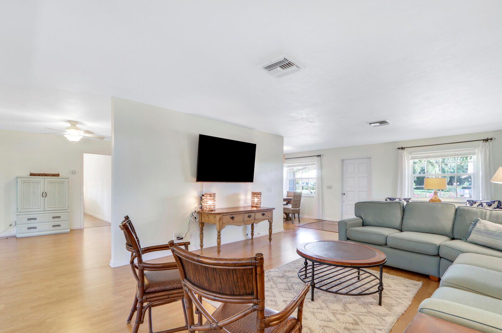 THE SOUNDINGS - Residential Lease