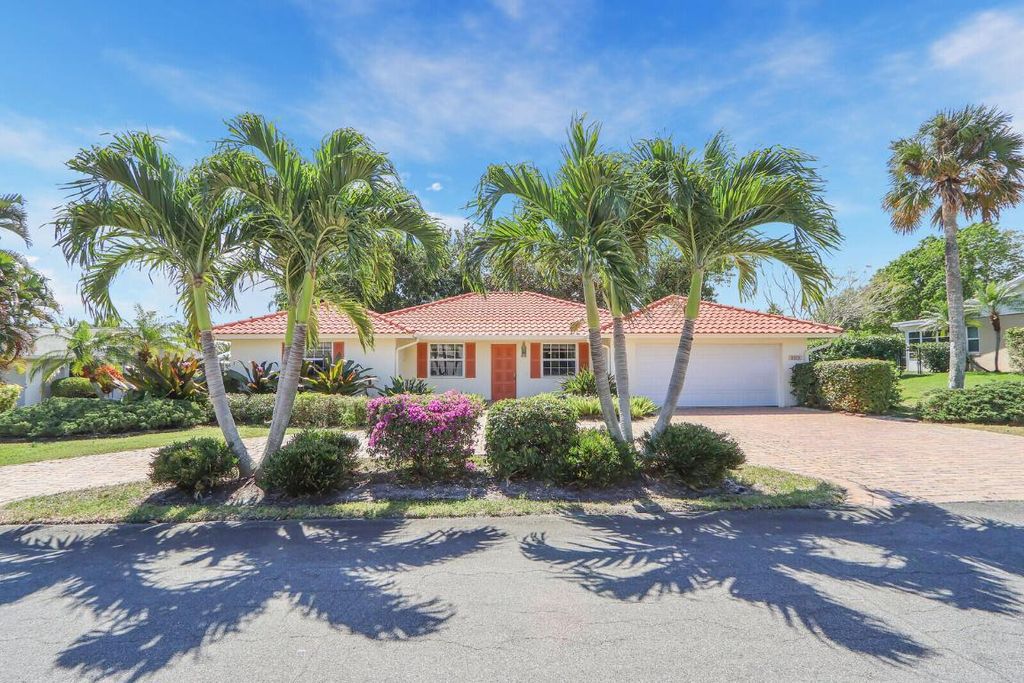Photo of 8574 SE Seagrape Way, Hobe Sound, FL 33455 (MLS # R11124334)
