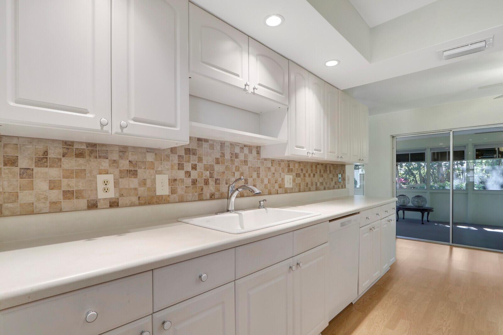 THE SOUNDINGS - Residential Lease