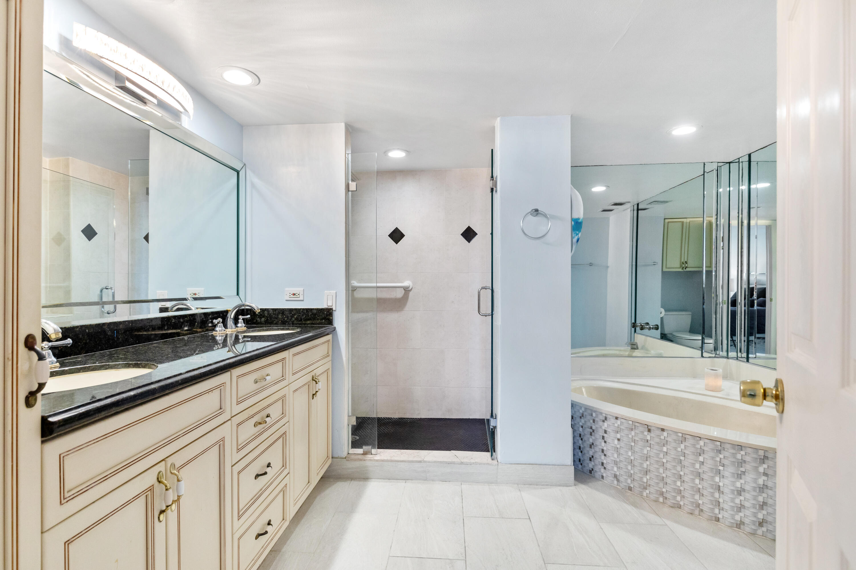 LA FONTANA CONDO - Residential