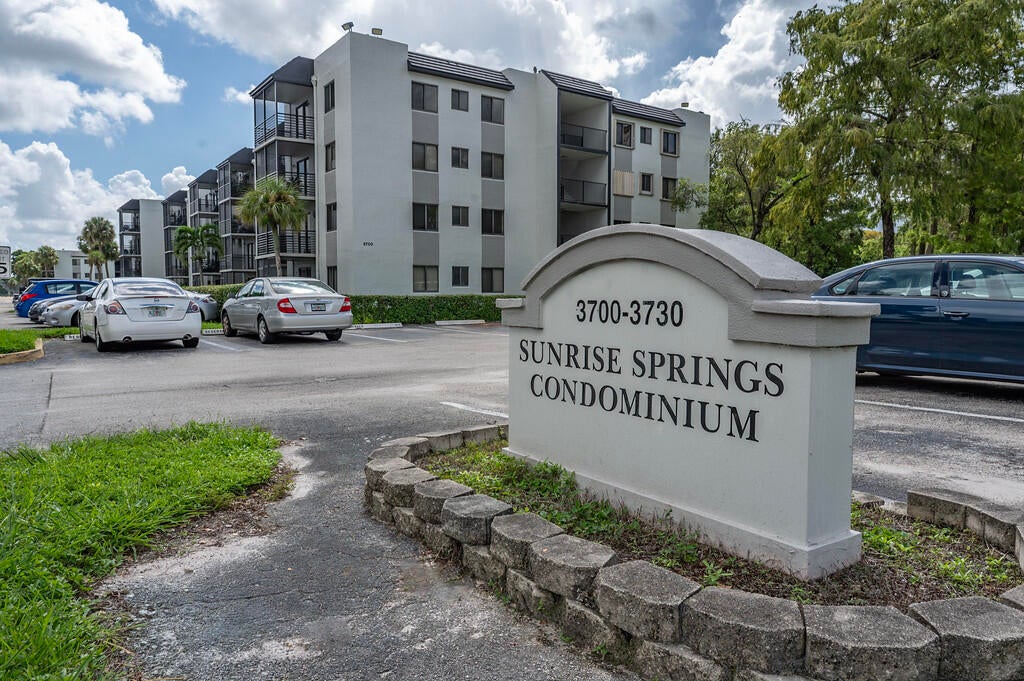 3720 N Pine Island Road N 330