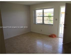 VILLAGE PARK AT OAKLAND C - Residential Lease