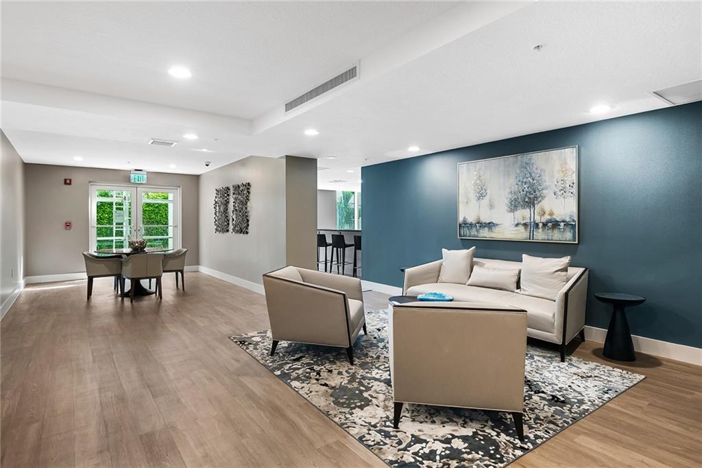 La Rive - Residential