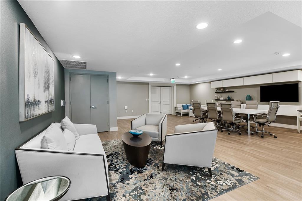 La Rive - Residential