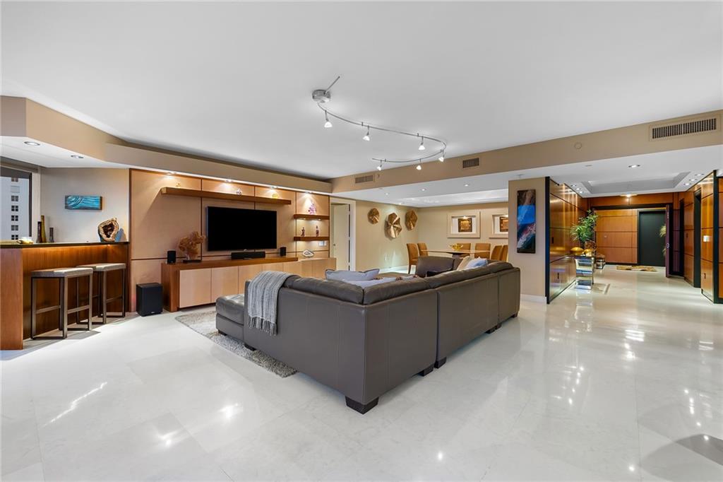 La Rive - Residential