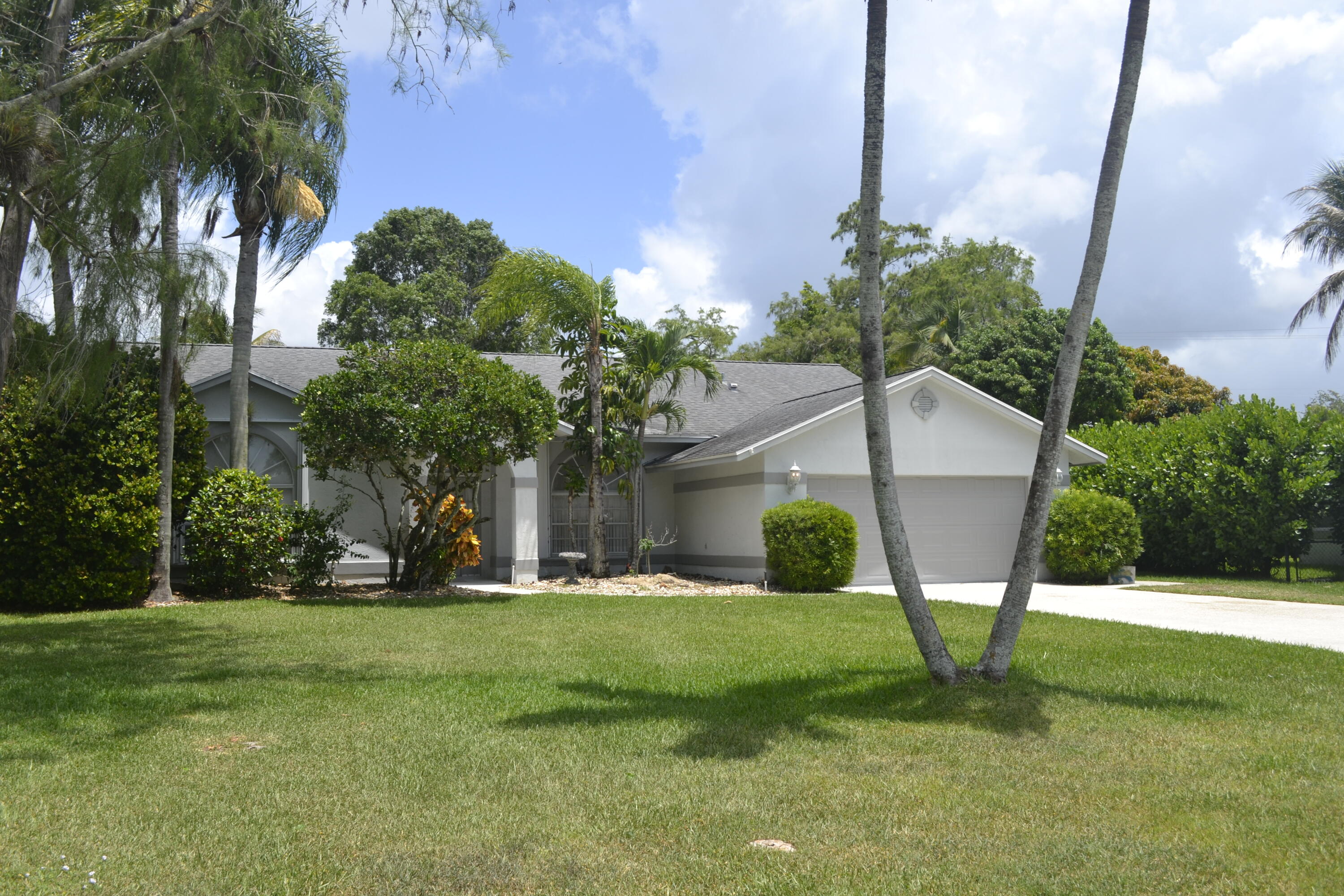 SUGAR POND MANOR OF WELLINGTON - Residential