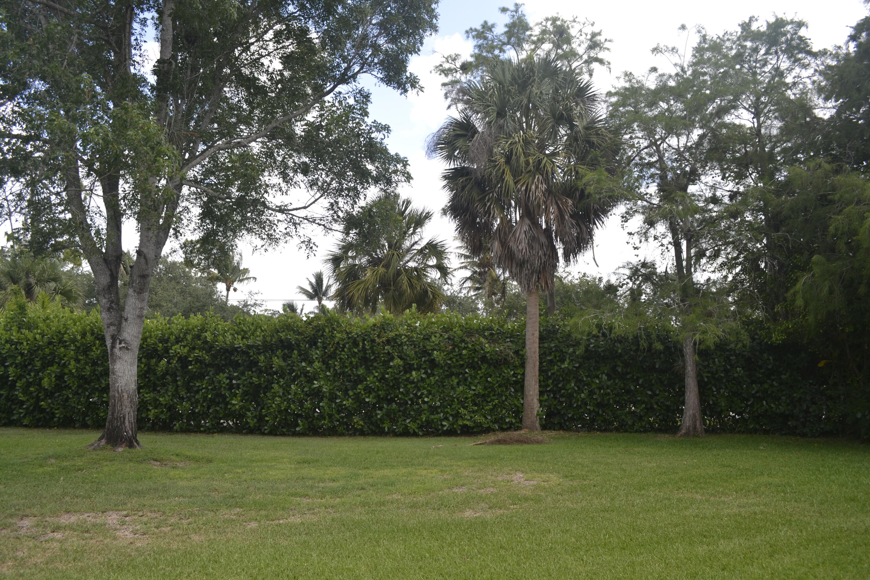 SUGAR POND MANOR OF WELLINGTON - Residential